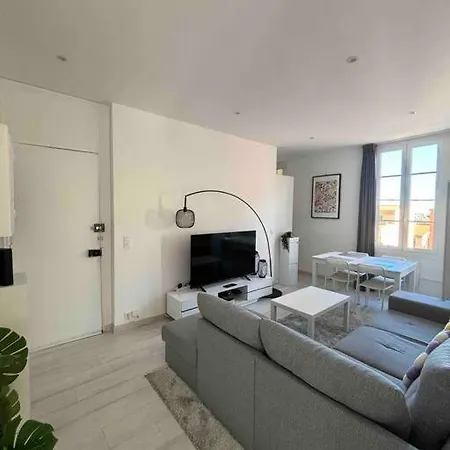 Monaco Cosy 3 Pieces Apartment