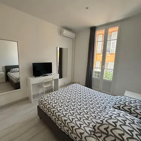 Monaco Cosy 3 Pieces Apartment *